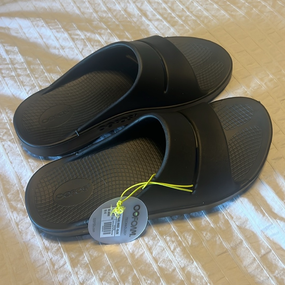 OOFOS Ooaah slide unisex men’s 9, women’s 11
